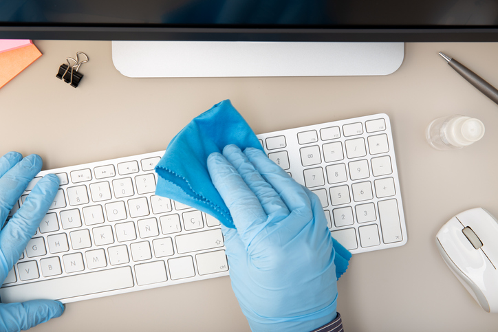 Cleaning keyboard