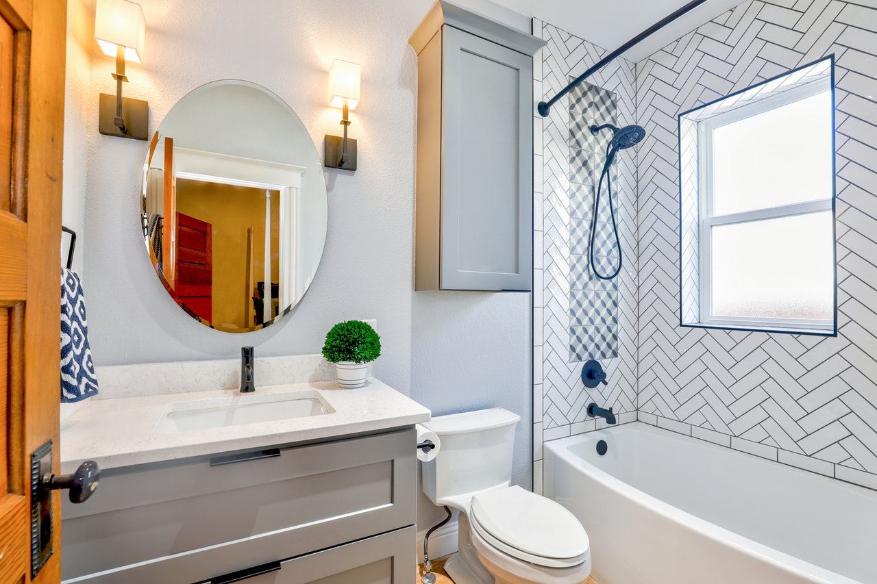 bathroom cleaning with apple cider vinegar